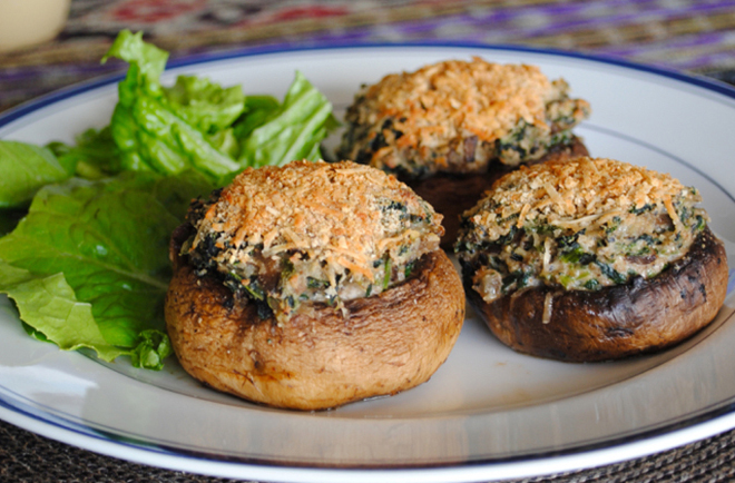 Шампиньены фаршированыне ветчиной сыром и кускусом